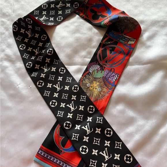 Louis Vuitton Multicolor Silk Scarf M77001 All in LV - Picture 13 of 16